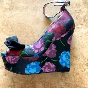 Betsyville Wedges